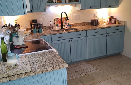 Charleston House | Adorable townhouse on James Island.nStocked kitchen & private outdoor courtyard.