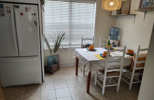 Charleston House | Adorable townhouse on James Island.nStocked kitchen & private outdoor courtyard.