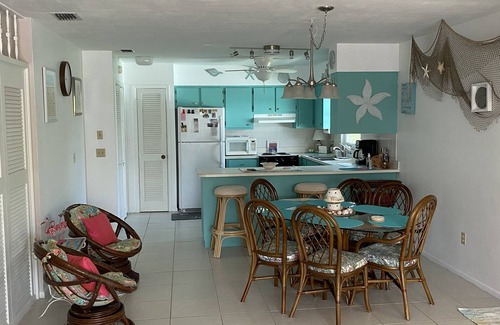 Mid Island House | Adorable Tropical Getaway Just Steps From The Beach. Gulf Views And New Pool!
