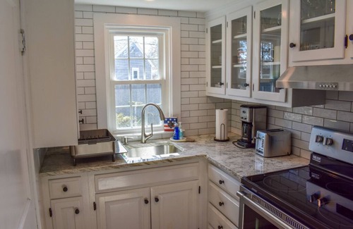 West Dennis House | Adorable two bedroom sleeping 6 in West Dennis, .6 miles to the beach!