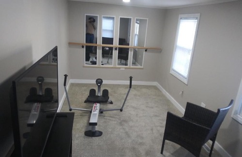 Oak Park Apartment | Adorable two-bedroom/gym and deck
