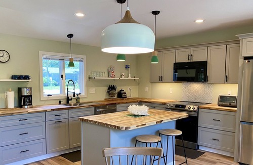 Hope House | Adorable, Updated 2 Bedroom Retreat on the River!