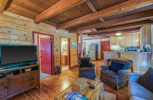 Tahoe Pines Cabin | Adorable updated cabin walking distance to the lake!