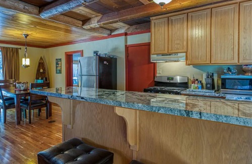 Tahoe Pines Cabin | Adorable updated cabin walking distance to the lake!