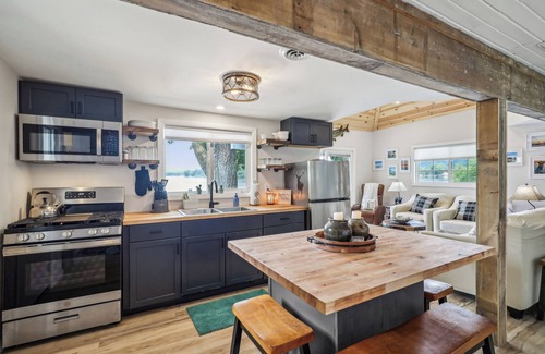 Lodi Cottage | Adorable Updated Cozy Cottage set on Lake Wisconsin's Sunset Bay