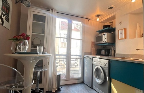 Saint-Victor Apartment | Adorable XIX the Century Apartment. Latin Quarter. Air Conditioned, Wifi Internet