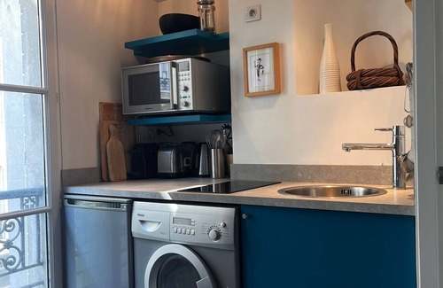 Saint-Victor Apartment | Adorable XIX the Century Apartment. Latin Quarter. Air Conditioned, Wifi Internet