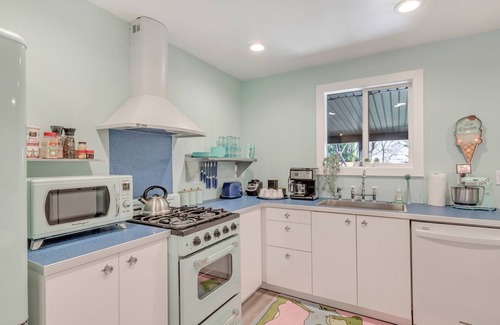 Millcreek Apartment | Adorably Retro - Private & exclusive Hot Tub