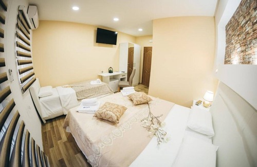 Trn House | Adria Centar Koćuša - Triple Room with Balcony and Pool View 11