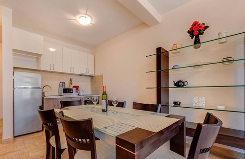 Kamenari Apartment | Adria Port 3BD Apartment with Pool and Sea View