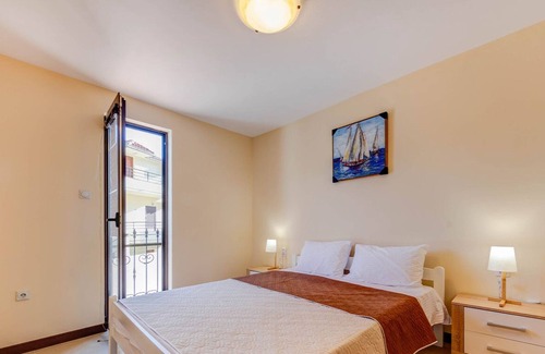 Kamenari Apartment | Adria Port 3BD Apartment with Pool and Sea View