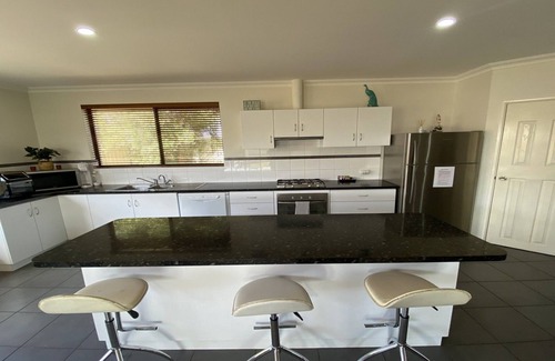 Jurien Bay House | Adriana Retreat - large modern home located in Beachridge Estate. Ideal for a large family holiday