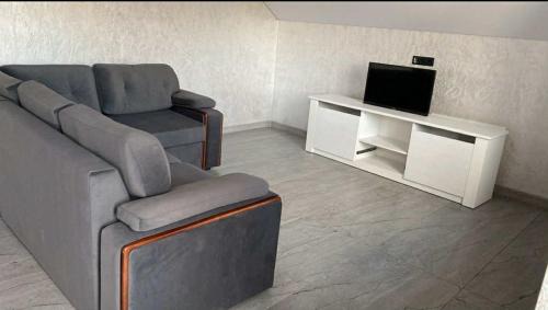 Boldur House | Adrianbook