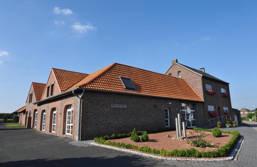 Brueggen House | Adrianhof