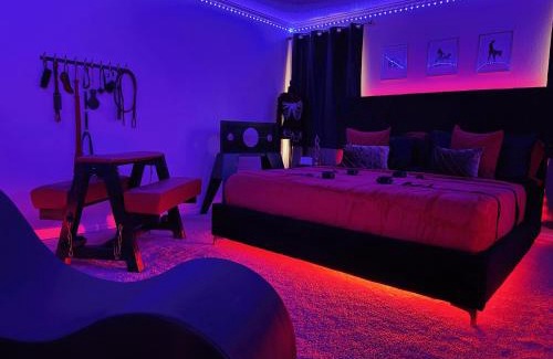 Killeen House | Adult-only Kink Suite Jacuzzi Spa King Bed