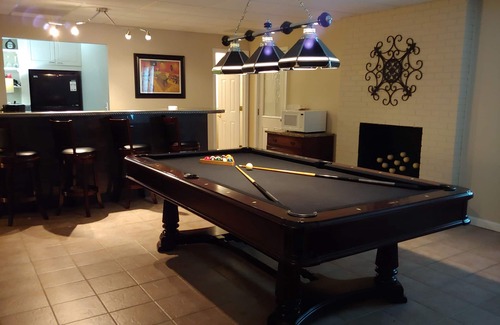 Sedgefield Apartment | Adult Retreat - Great Location - Guest Suite with Luxe Amenitiesn