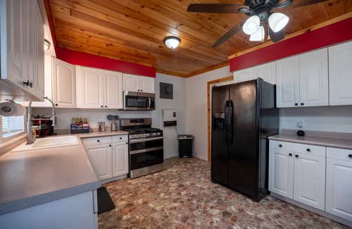 Idlewild Cabin | Adult Themed Cabin w/Hot Tub