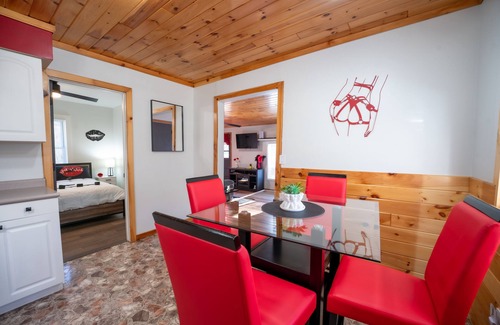 Idlewild Cabin | Adult Themed Cabin w/Hot Tub