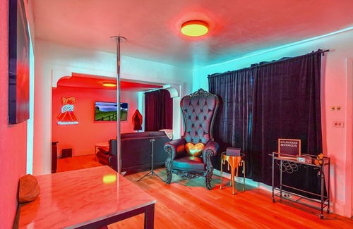 Hollywood House | Adult Themed Erotic stay at Lola's House