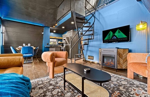 Omaha Cabin | AdultOnly BoatSlipAvailable PetFriendly HeatedPool ThunderRidgeClose