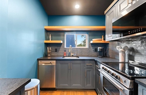 Omaha Cabin | AdultOnly BoatSlipAvailable PetFriendly HeatedPool ThunderRidgeClose