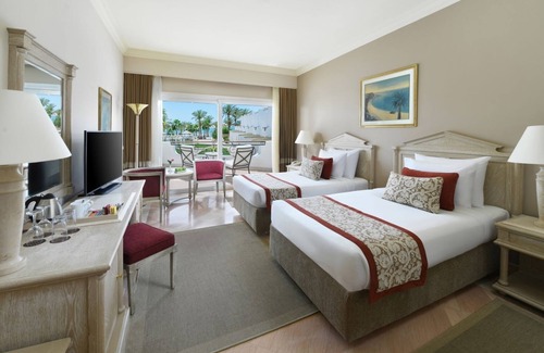 Ras Umm Sid House | Adults-Only Resort with 3 Pools, Tennis, Spa & Nearby Diving Spots l 3 Rooms