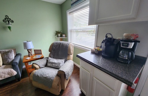 Homosassa Cottage | ADULTS ONLY MODERN COUNTRY COTTAGE & PRIVATE LANAI