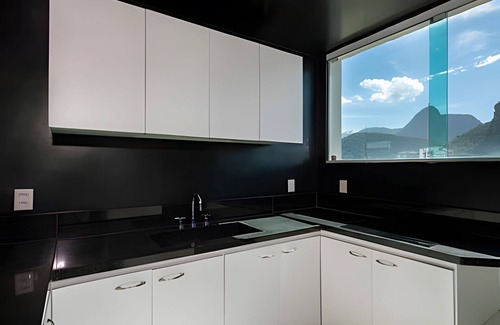 Copacabana Apartment | ADV001 Luxurious sea-front penthouse for 10