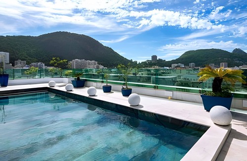 Copacabana Apartment | ADV001 Luxurious sea-front penthouse for 10