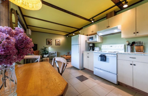 Golden Apartment | Adventure Awaits: Cozy Comfy Suite with AC & Sauna