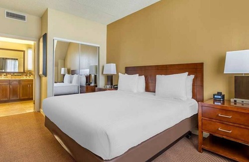 South Lake Tahoe Resort | Adventure Awaits at Hilton Vacation Club Lake Tahoe : Scenic Views & Outdoor Fun
