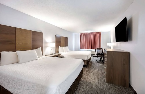 Grants Pass Hotel | Adventure Awaits! 4 Family-Friendly Units. Close to Performing Arts Center!