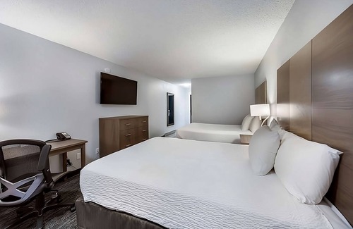 Grants Pass Hotel | Adventure Awaits! 4 Family-Friendly Units. Close to Performing Arts Center!
