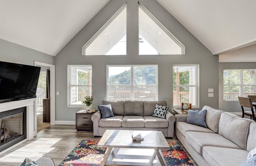 Lakeside Estates House | Adventure Awaits-Dbl Deck Dock W Slip~Slide-HotTub