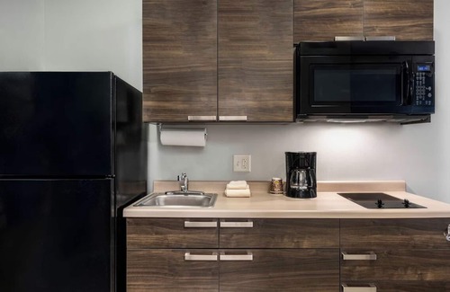 Grand Rapids Hotel | Adventure Awaits! Stay in a Room near Sylvan Bay Landing | Onsite Pool | Parking