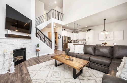 Hideout House | Adventure Awaits w/Private Hot Tub