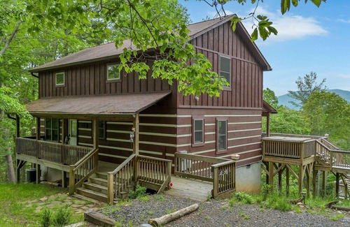 Jefferson Cabin | Adventure Cabin! Fire Pit, State Park, Fishing, Mtn Views, Hot Tub, WiFi