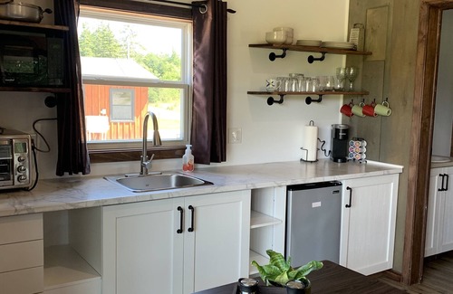 Clare Cottage | Adventure Cabin too! nCosy cabin on lake edge