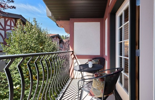 Midway Villa | Adventure Hub~Backcountry Ski|Snowmobile|Scuba Diving Villa 3049-1