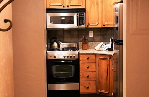 Midway Villa | Adventure Hub~Backcountry Ski|Snowmobile|Scuba Diving Villa 3050-1