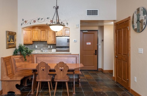 Midway Villa | Adventure Hub~Backcountry Ski|Snowmobile|Scuba Diving Villa 3069-2