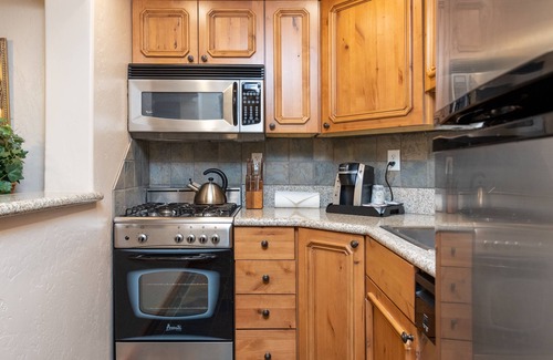 Midway Villa | Adventure Hub~Backcountry Ski|Snowmobile|Scuba Diving Villa 3069-2