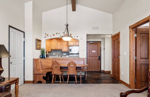 Midway Villa | Adventure Hub~Nordic Ski, Snowmobile & Snow Shoeing Villa 3073-1