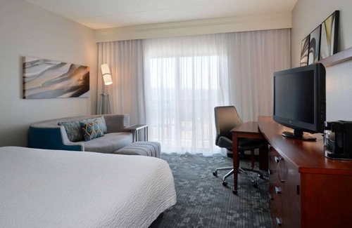 South Kansas City Hotel | Adventure in Kansas City! Indoor Pool, Pet Friendly and Free Parking!