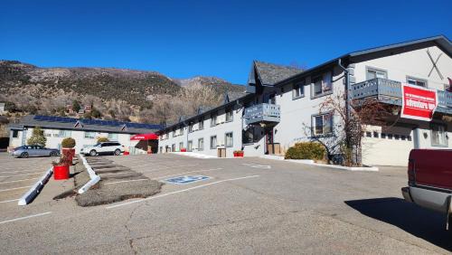 Glenwood Springs Hotel | Adventure Inn - Glenwood Springs