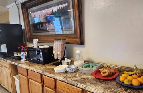 Glenwood Springs Hotel | Adventure Inn - Glenwood Springs