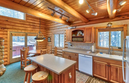 Island Park House | Adventure Lodge