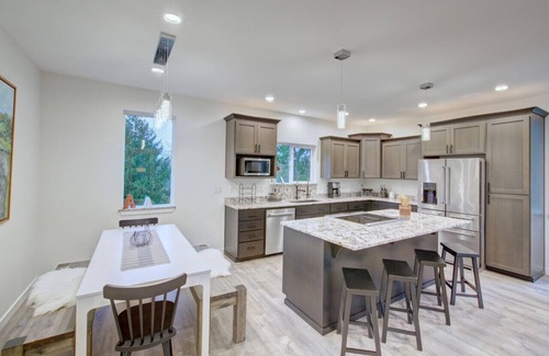 Sedro-Woolley House | Adventure-Ready Luxury – Gateway to Trails, Peaks & Panoramas