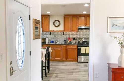 Brookings Apartment | Adventure & Relax "Lee's Harbor Inn Unit B"