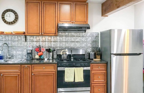 Brookings Apartment | Adventure & Relax "Lee's Harbor Inn Unit B"